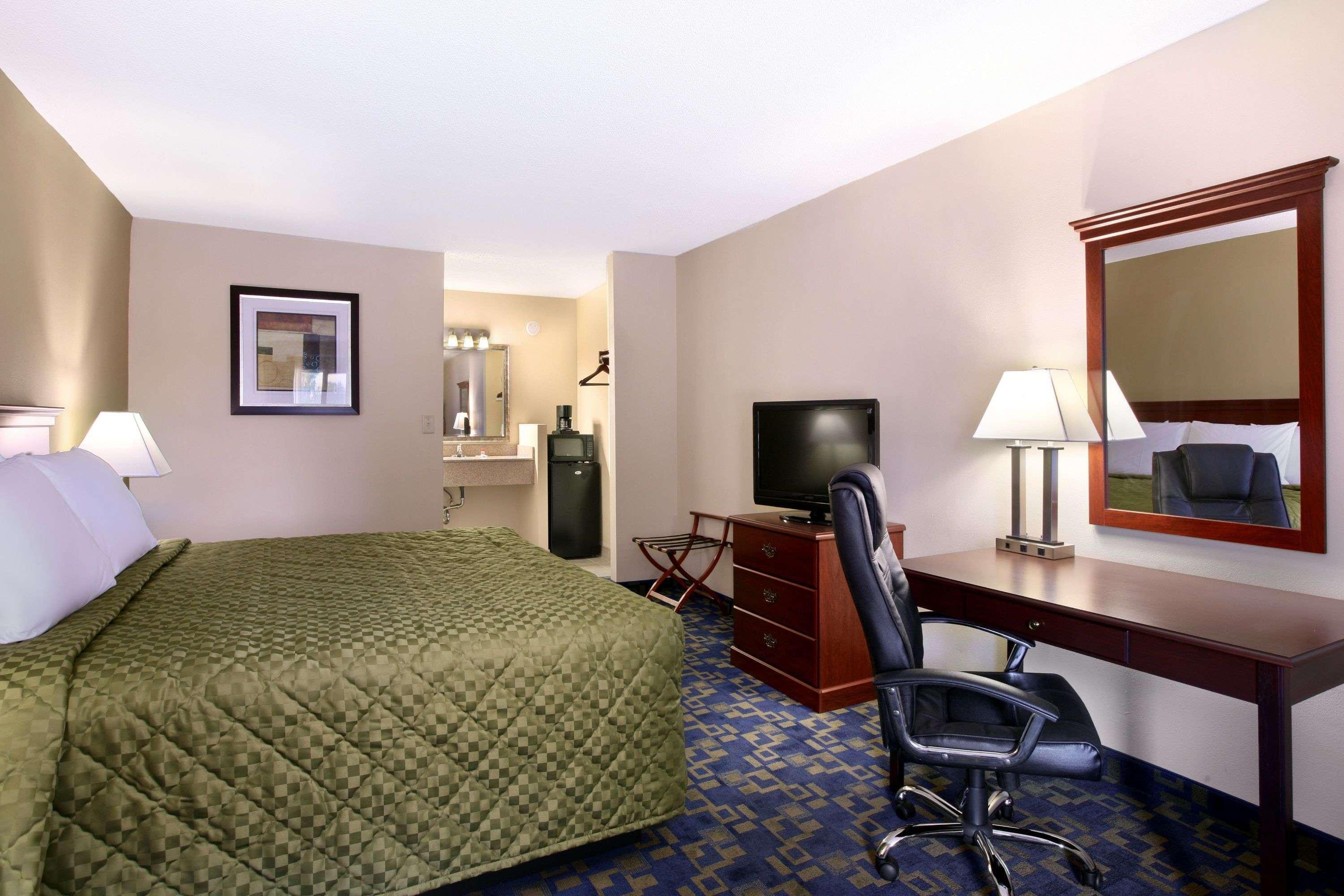 Baymont Inn & Suites Chocowinity/Washington Номер фото